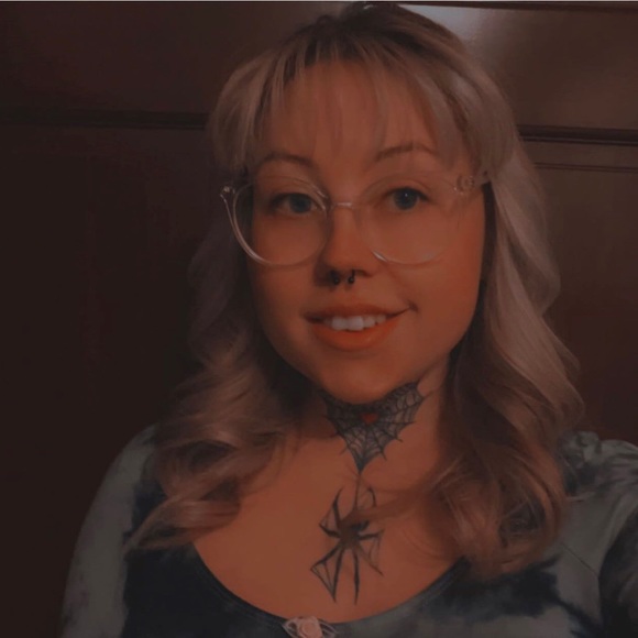 Meet your Posher, Kaylin - Picture 3 of 3